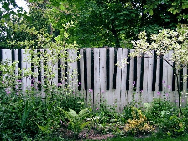 Creative garden fence ideas!