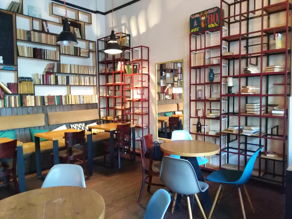 Сайт библиотеки кафе. Кафе библиотека кофе Краснодар. Кофейня библиотека Краснодар. Кафе библиотека. Кафе библиотек с кофе.