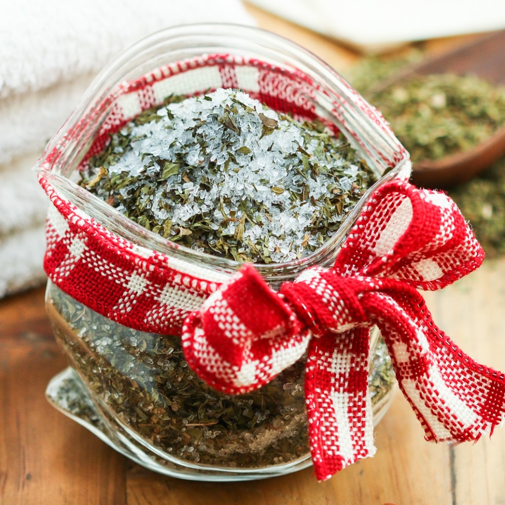 DIY PEPPERMINT TEA BATH