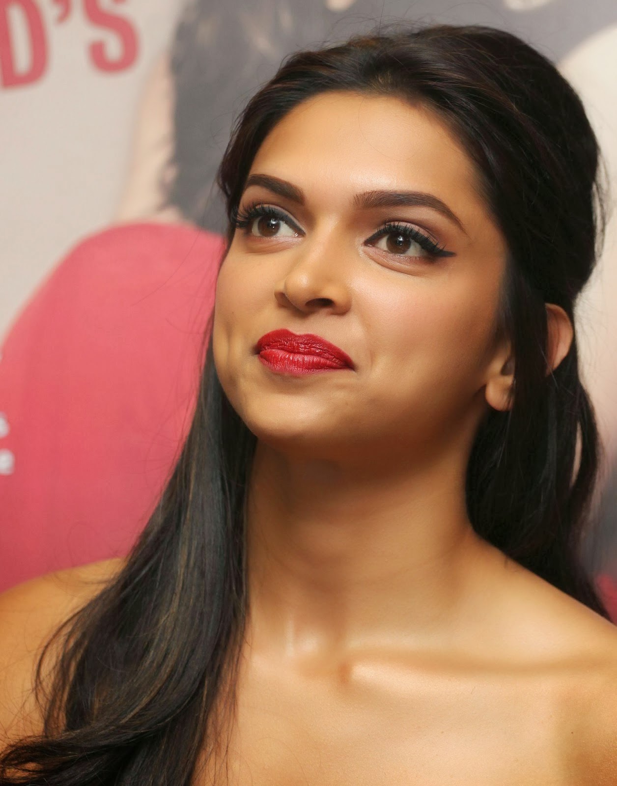 Deepika Padukone Super Hot Skin Show At The Launch Of Starweek Magazine