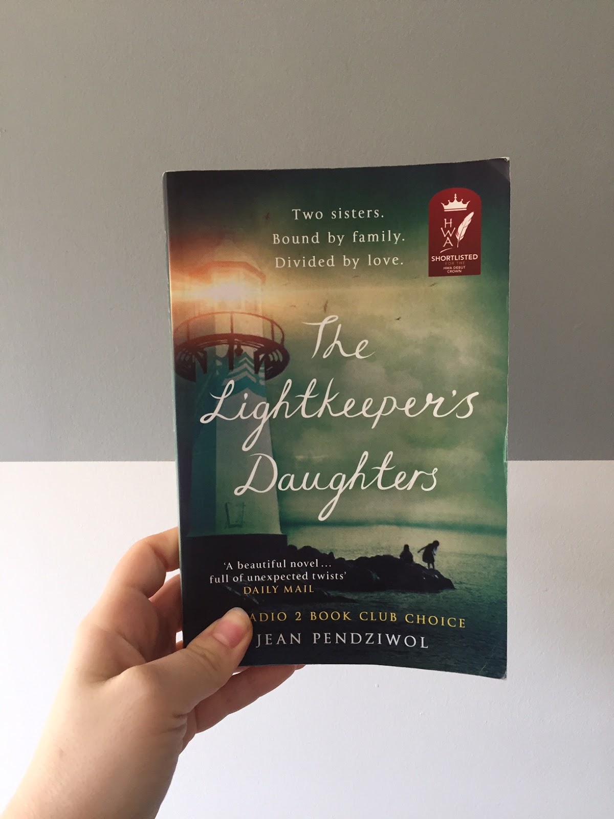 Book review The Lightkeeper's Daughters by Jean Pendziwol Della