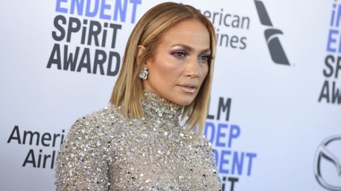 Τζένιφερ Λόπεζ: "Κολάζει" με νέα selfie με μικροσκοπικό μπικίνι 