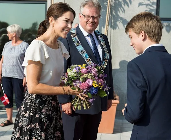 Princess Mary wore Ganni Skirt, Hugo Boss silk blouse, Gianvito Rossi pump, Style of Mary, new dress