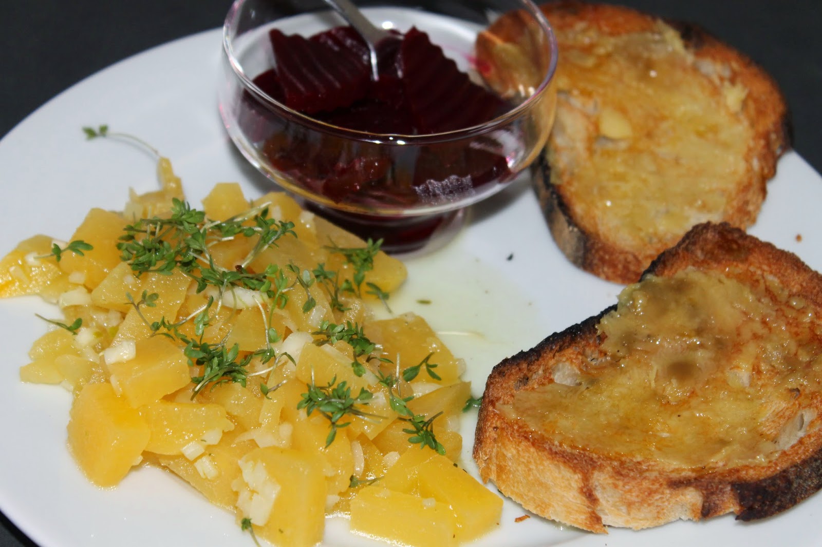 Frau Saltimbocca-Lüdenscheidt: Geröstetes Knoblauchbrot ...