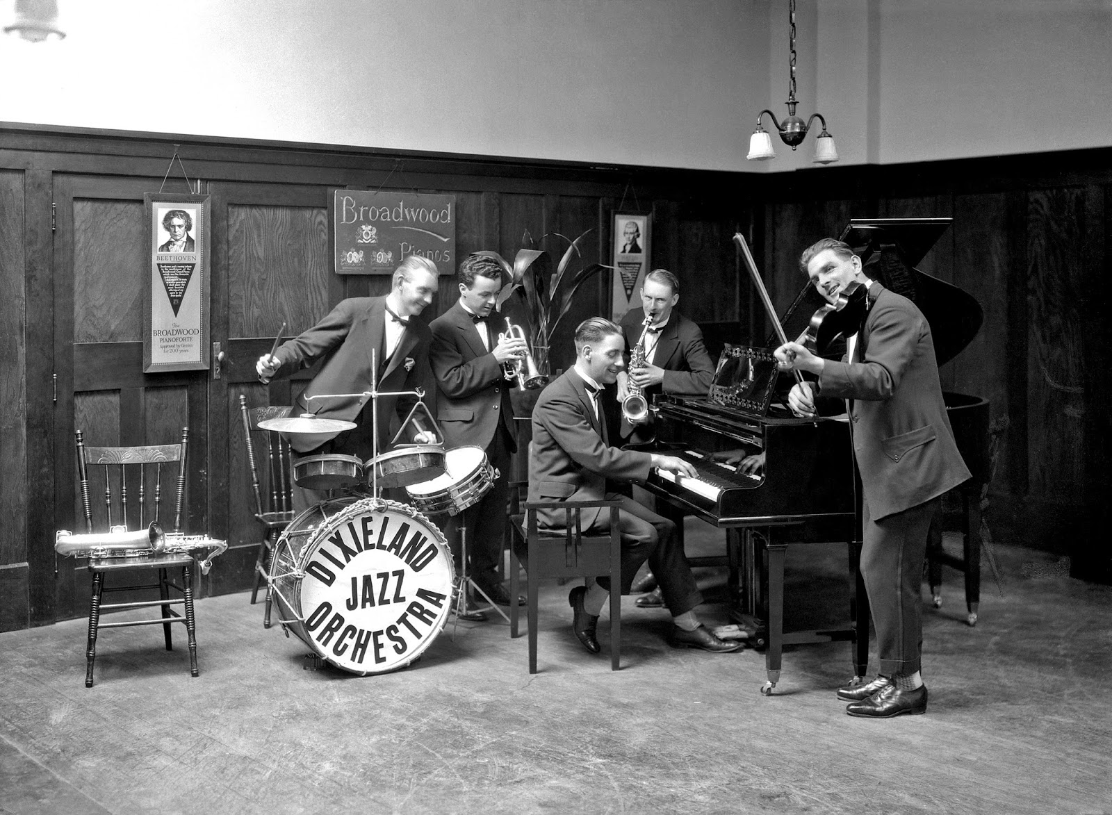 джаз 30-х. чикагский джаз. джаз в сша 1920-е годы. джазбенд кинга оливера. всемирный день джаза картинки.