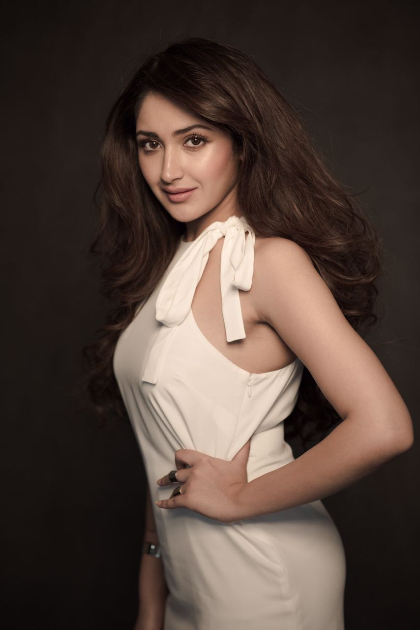 Tamil Actress Sayyeshaa Saigal Hot HD Wallpapers.