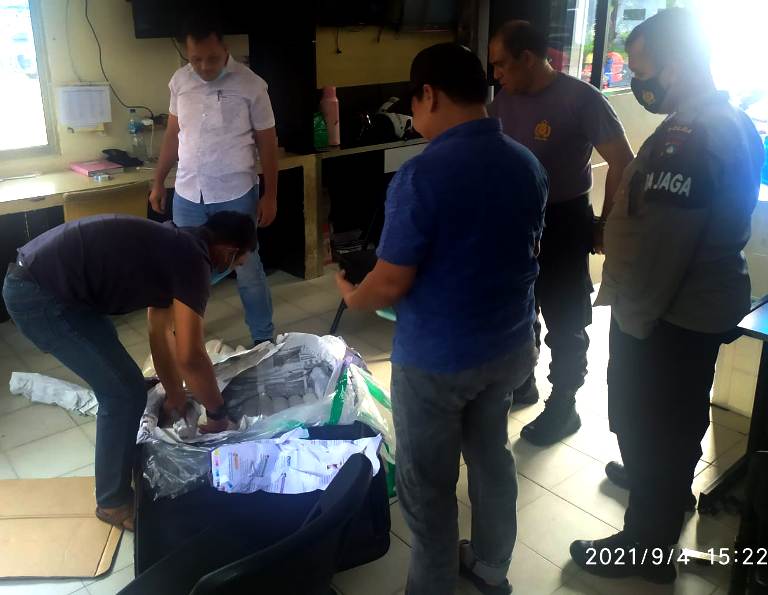 2 Pelaku Penyeludupan dan 62 Bungkus Benih Lobster dari Jakarta, Berhasil Diamankan Polda Kepri 2 Pelaku Penyeludupan dan 62 Bungkus Benih Lobster dari Jakarta, Berhasil Diamankan Polda Kepri