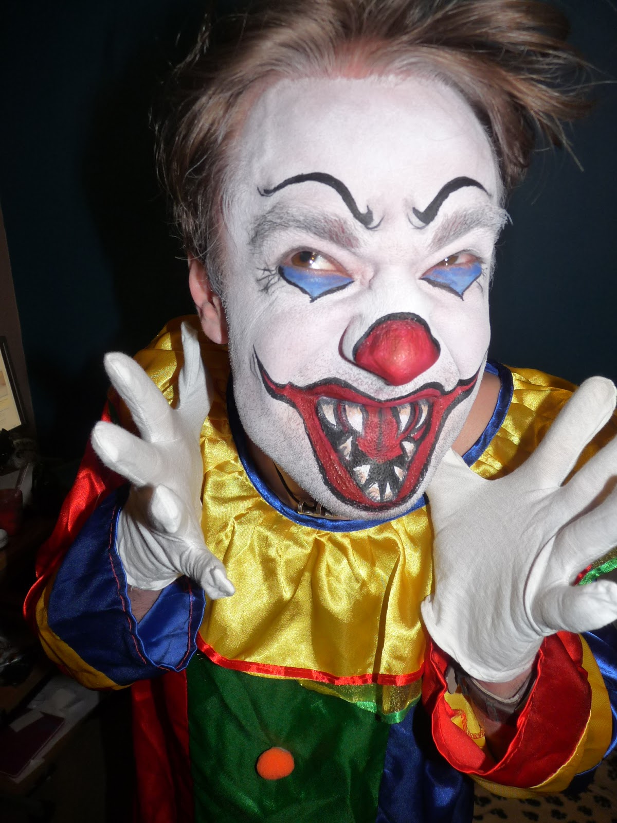 Face Paint Parties blurbs on a blog...: Harmless little clown?