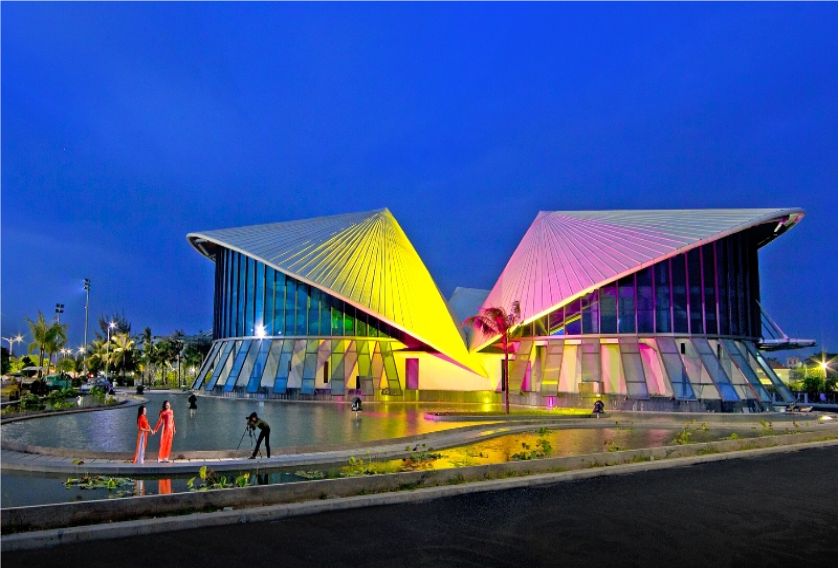 nhà hát ba nón lá lớn nhất Việt Nam