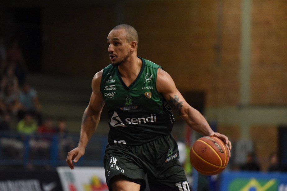 Alex Garcia acerta retorno ao Bauru para temporada 2020/21 Surto Olímpico