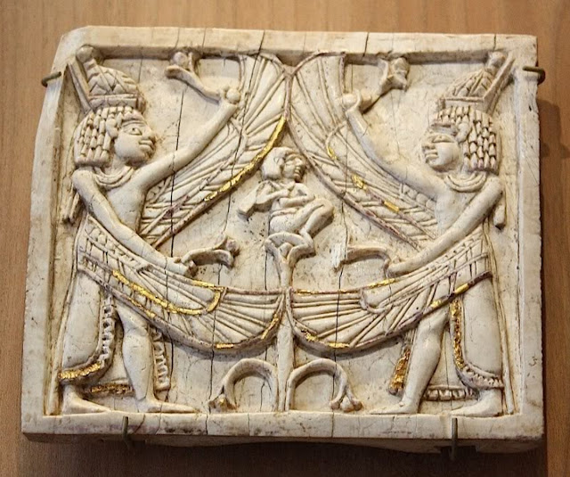 Самарийские Керубы с женскими лицами из дворца Ахава. Резьба по слоновой кости