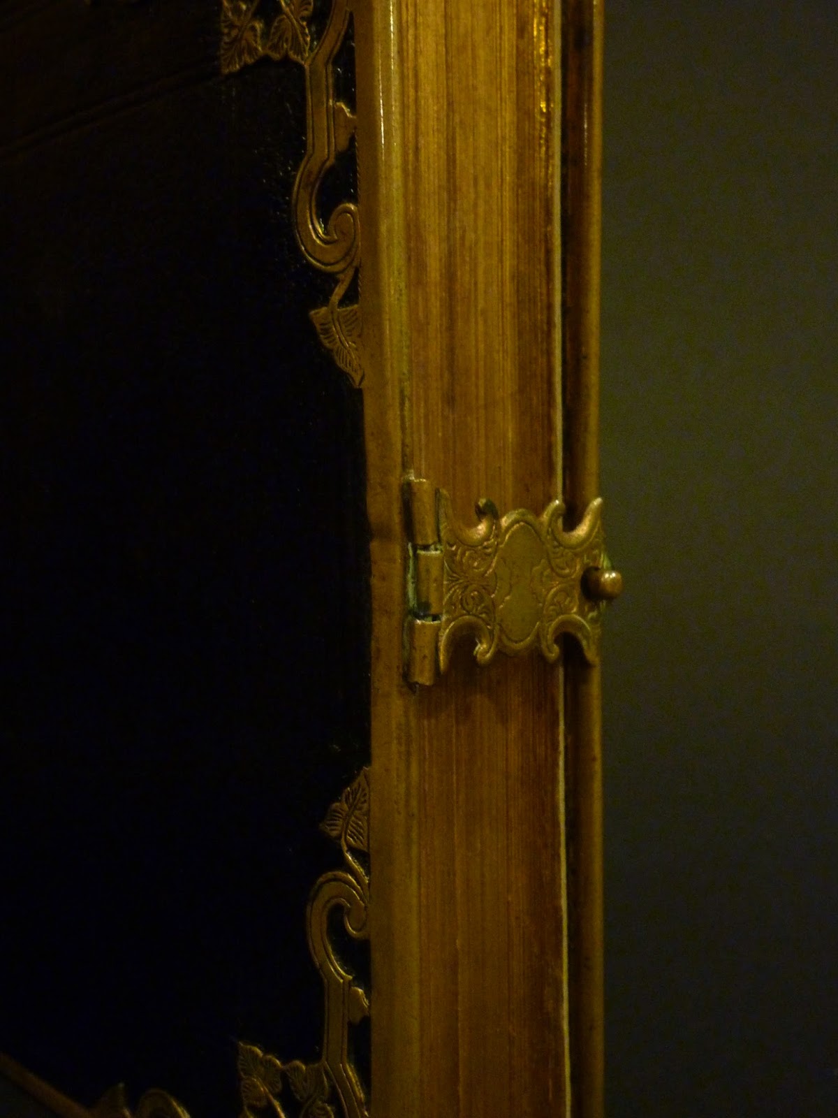 Bookbinder's Chronicle Miniature Holy Bible w/ brass edging & a clasp