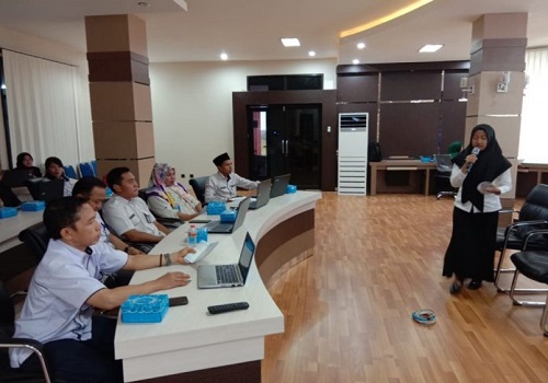 Diskominfo Tanah Bumbu menyosialisasikan buku pedoman pengelolaan Update Data Website. Diskominfo Tanah Bumbu menyosialisasikan buku pedoman pengelolaan Update Data Website.
