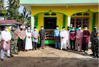 Pemdes penuba bersama PPKM bagikan  500 maske Jelang Sholat Idul Fitri 1442 H, di mesjid Al-Iklas Desa Penuba