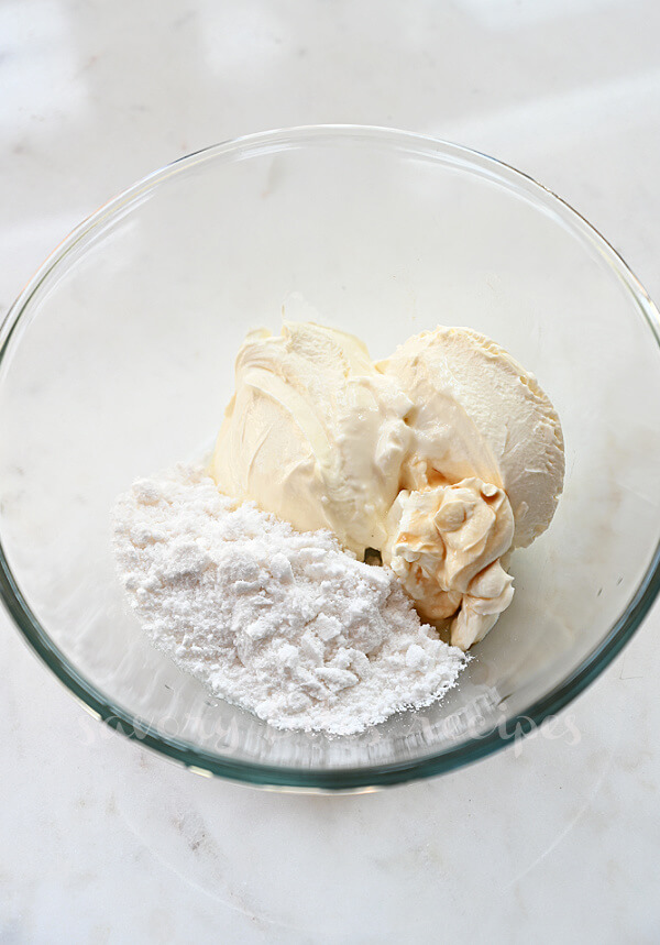 a bowl with cream cheese,sugar and vanilla