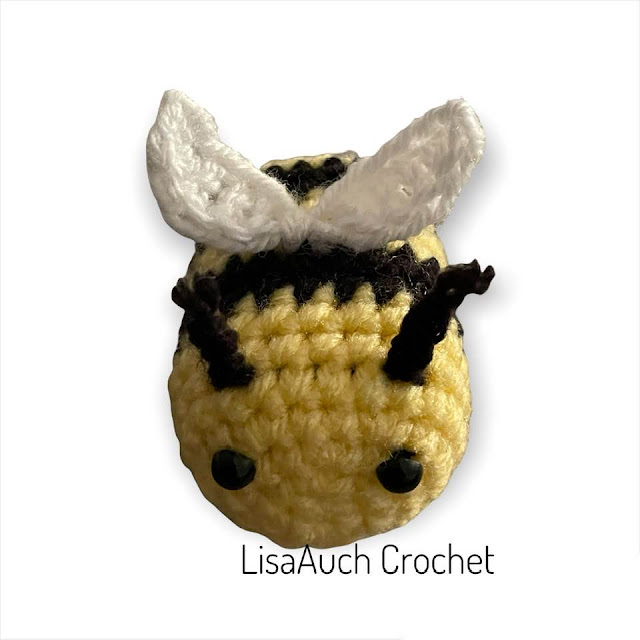 free crochet bumble bee keyring charm