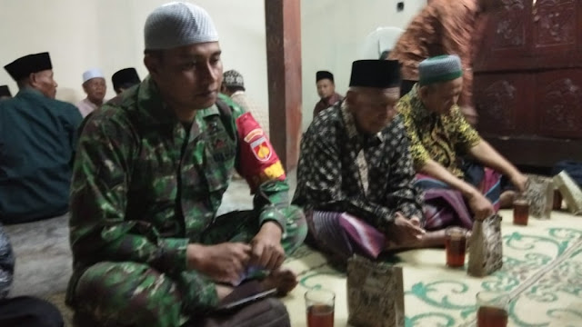 Babinsa Hadir Juga Pada Tahlilan Dengan Warga