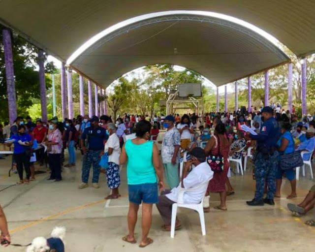 Olvidaron protocolos antiCovid durante entrega de apoyos a adultos mayores Olvidaron protocolos antiCovid durante entrega de apoyos a adultos mayores
