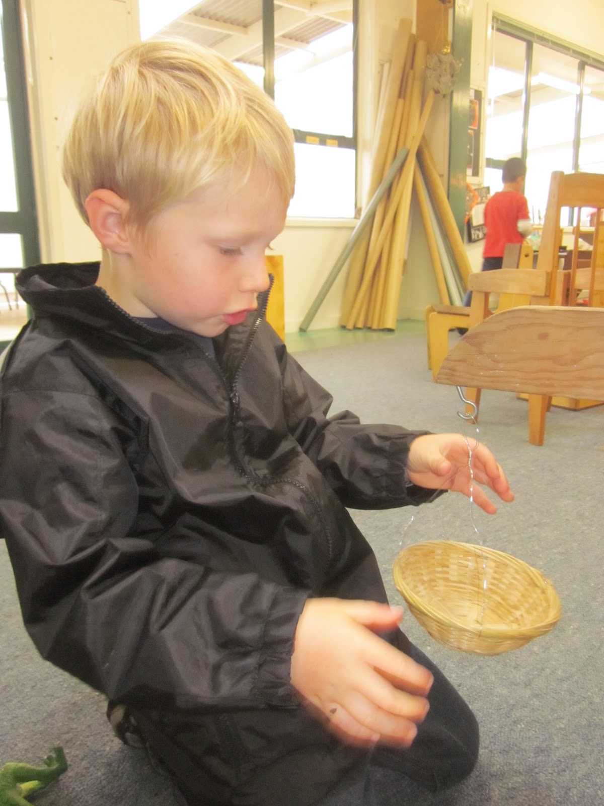 Mairtown Kindergarten: Using balance scales to explore mathematics