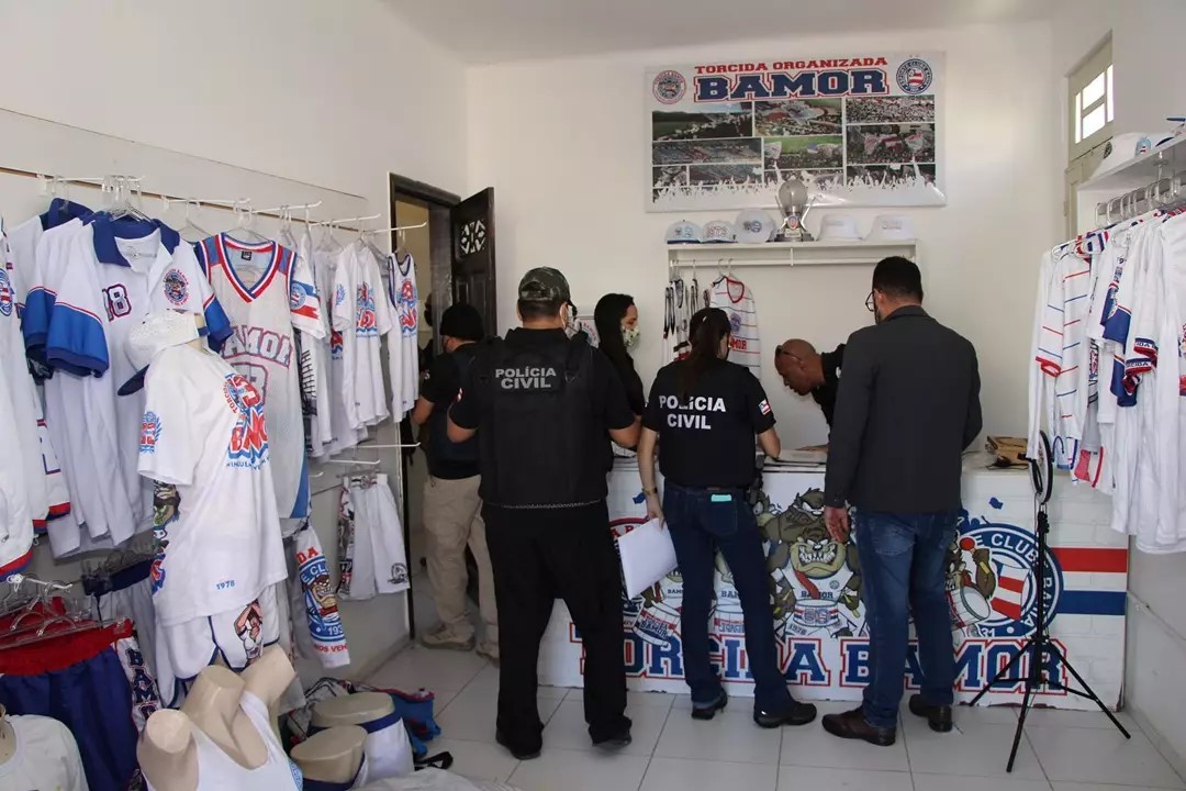 Polícia Civil cumpre mandado na sede da torcida Bamor