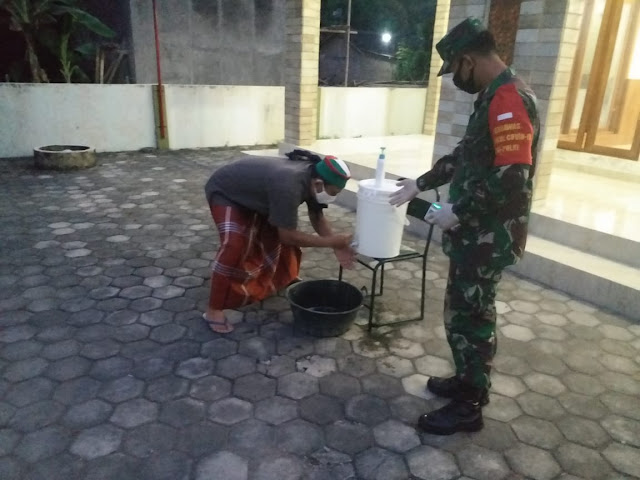 Penegakan Disiplin Protokol Kesehatan Di Tempat Ibadah Oleh Babinsa Pedan