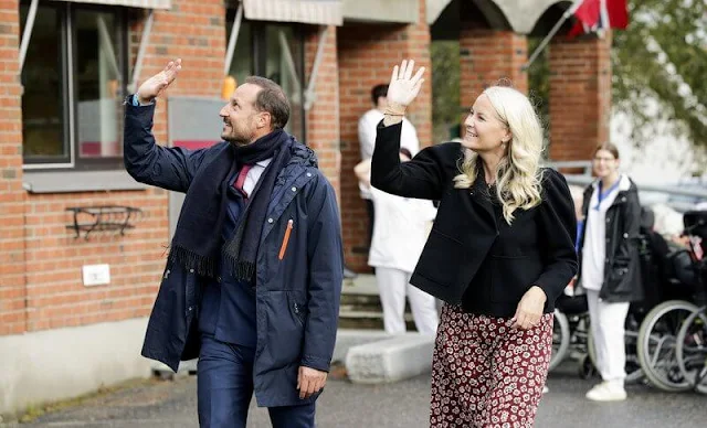 Crown Princess Mette-Marit wore a new floral print Petit fleur rouge long dress from Pia Tjelta