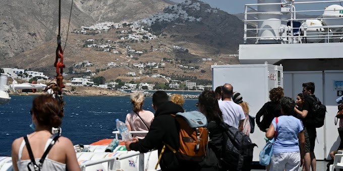 Η επιστροφή από τις διακοπές εκτοξεύει τα κρούσματα -Ποιες περιοχές είναι ένα βήμα πριν το lockdown 