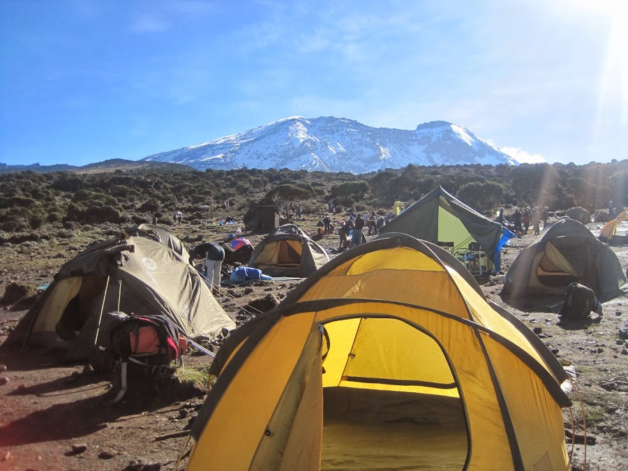 ENLACIMA-Amanecer-en-Shira-Hut-Kilimanajro-Ruta-Machame