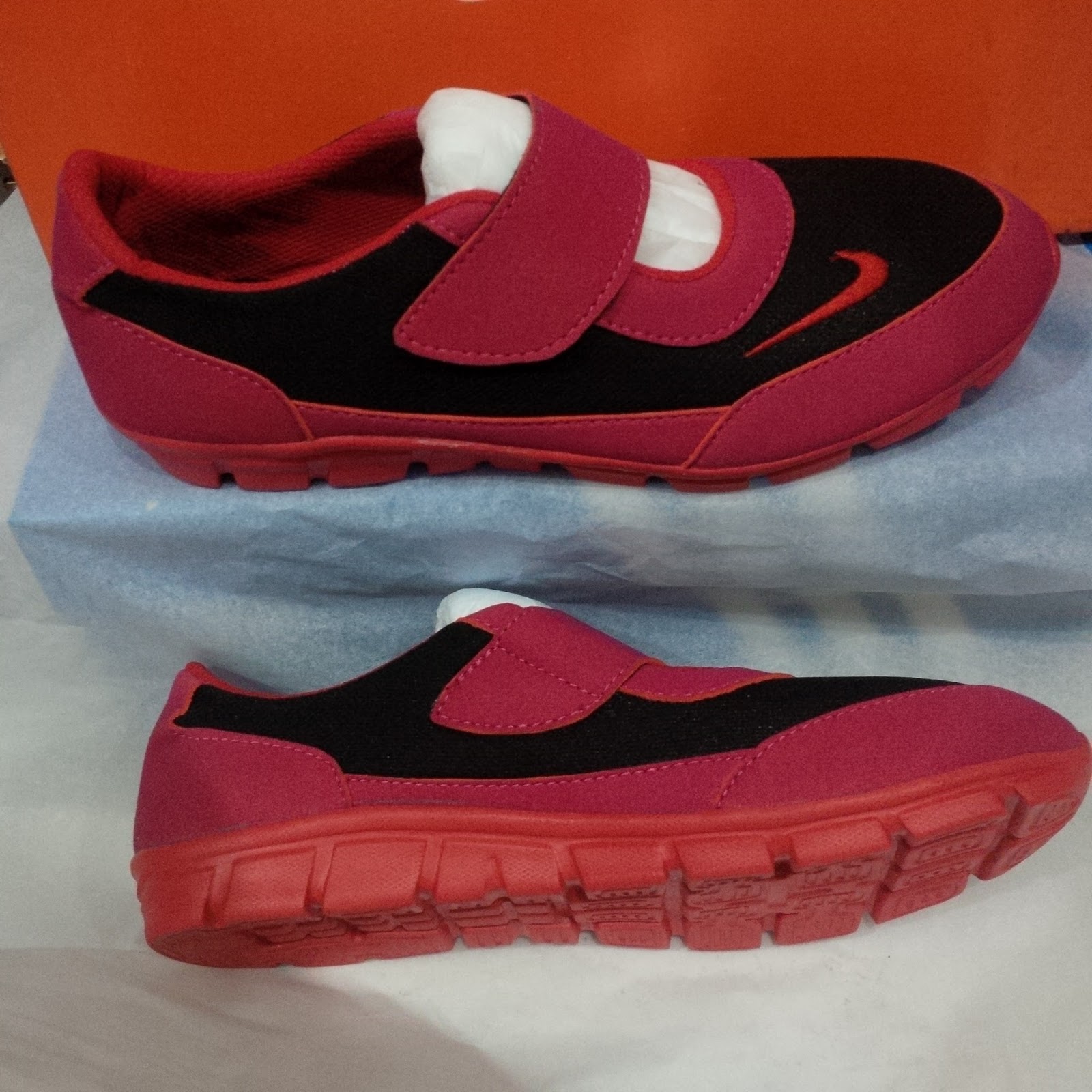 nike velcro sneakers womens