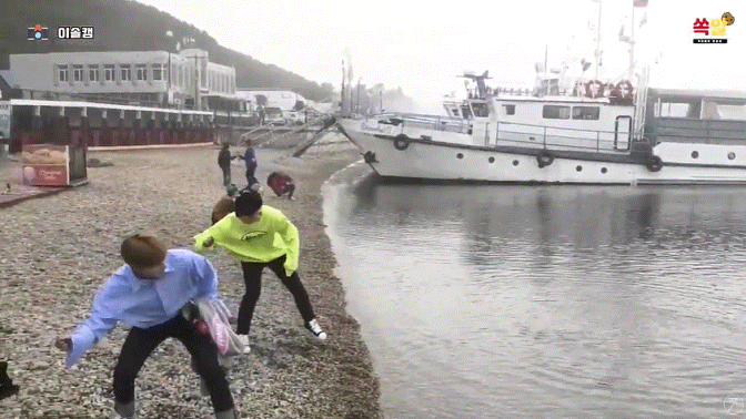 자기들끼리도 넘나 잘 놀고 신나보이는 아이돌(feat.아무말대잔치) | 인스티즈