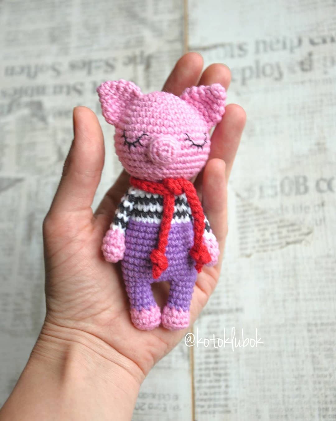Crochet pig amigurumi