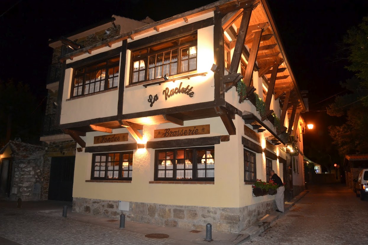 El refugio alpino oculto en la sierra de Madrid donde la raclette de Navidad ronda los 14 euros