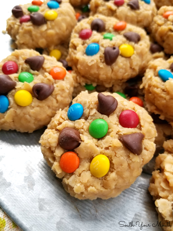 No-Bake Monster Cookies! A simple, easy no-bake peanut butter cookie recipe with quick-cooking oats topped with chocolate chips and M&Ms. #monster #cookies #nobake