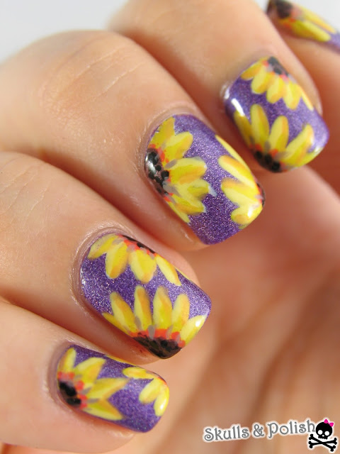 sunflower_nailart_hema_holographic_purple_handpainted