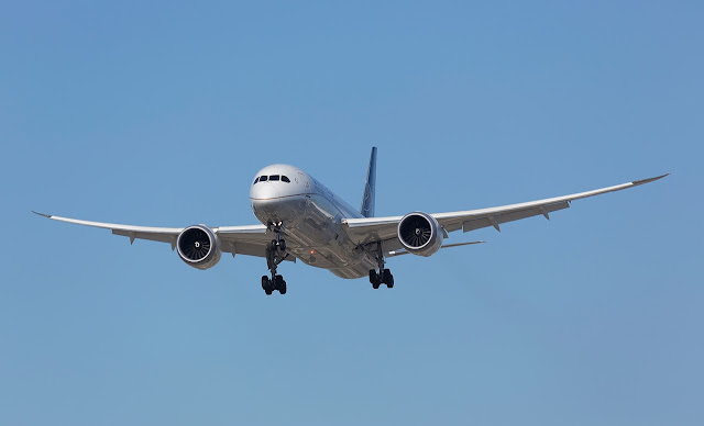 united airlines boeing 787-9 dreamliner wingspan