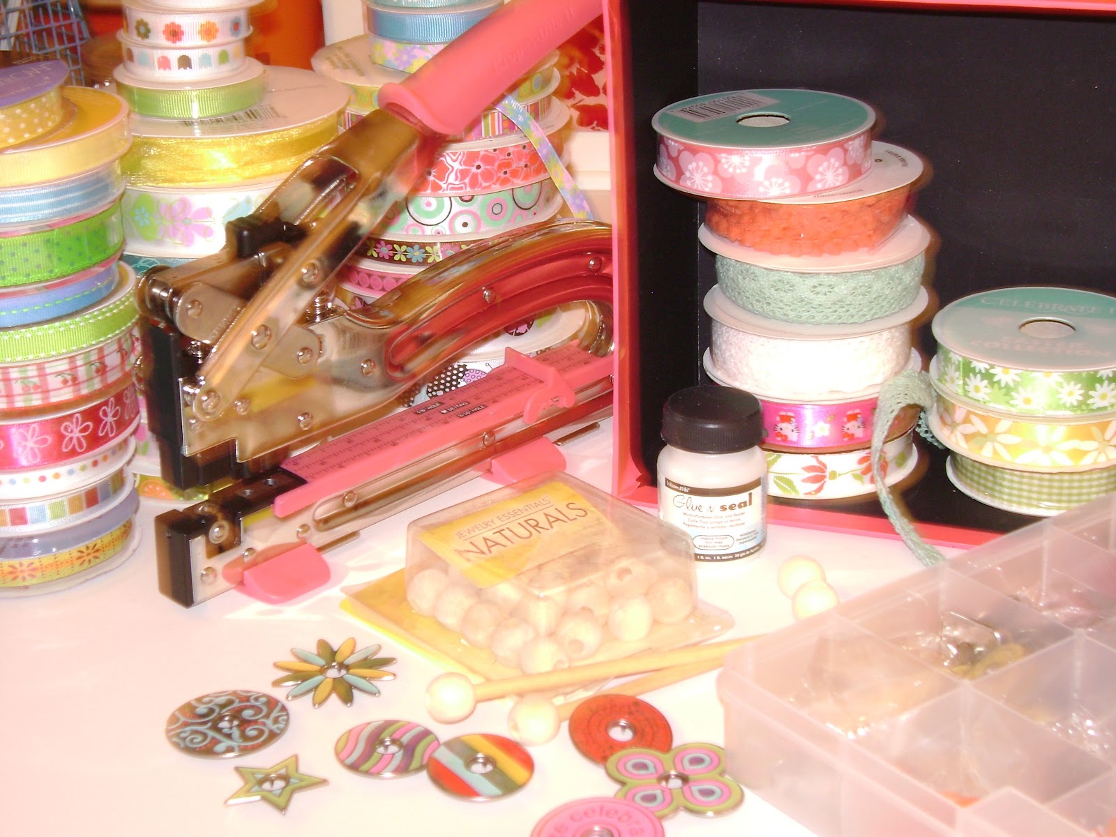 CrabtreeCreations Let's Make A Ribbon Dispenser Box!