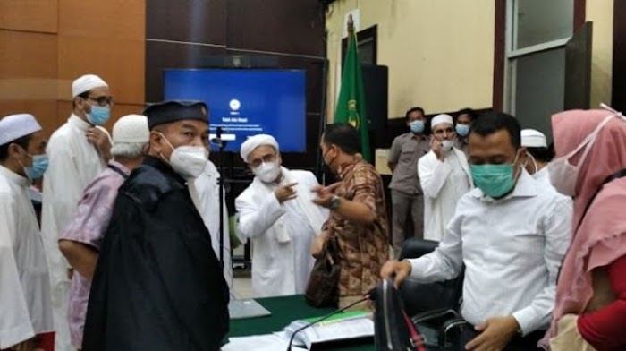 Emak-emak Rela Wakafkan Nyawanya untuk Bela Ha6ib Ri2ieq