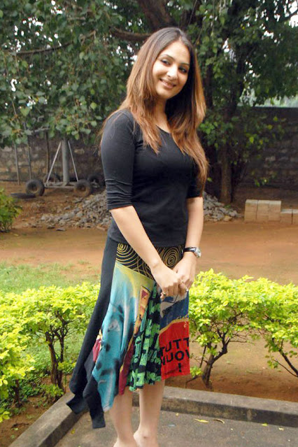 Telugu Actress Gouri Munjal Latest Hot Stills Navel Queens Telugu Actress Gouri Munjal Latest Hot Stills Navel Queens