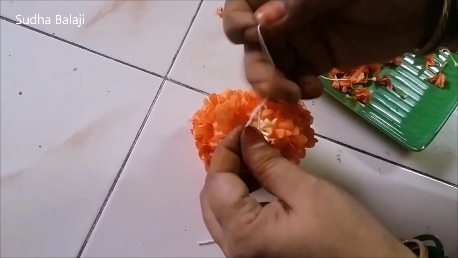 kankambaram-flower-tying-1at.png