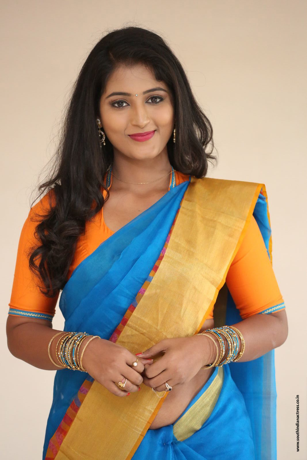 Teja Reddy hot navel show in saree stills - South Indian Actress