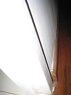 Defect: long stretch of gaps in plastering on walls.
