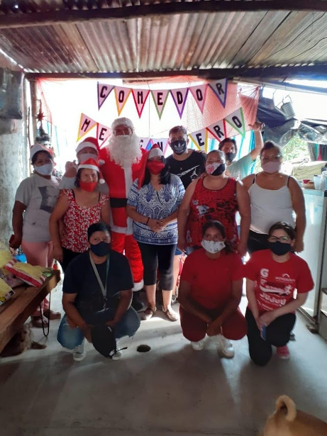 Papá Noel visito el Merendero "Nolasco"