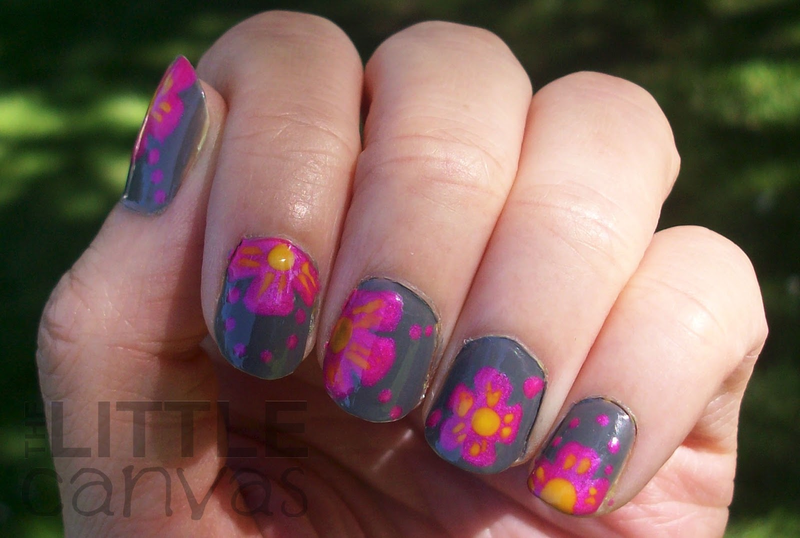 Flower nail art hi-res stock photography and images - Alamy