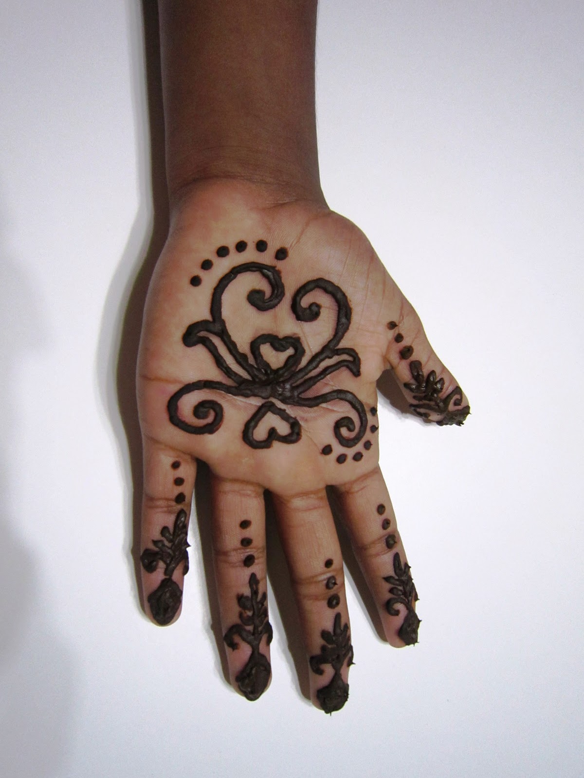 Painting with Sella Henna Show at Eagle Heights