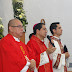 Obispo suministra el sacramento de la confirmación en Parroquia Central