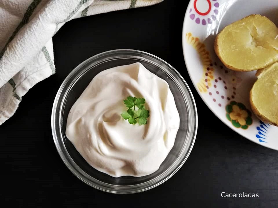 Salsa o crema agria Caceroladas