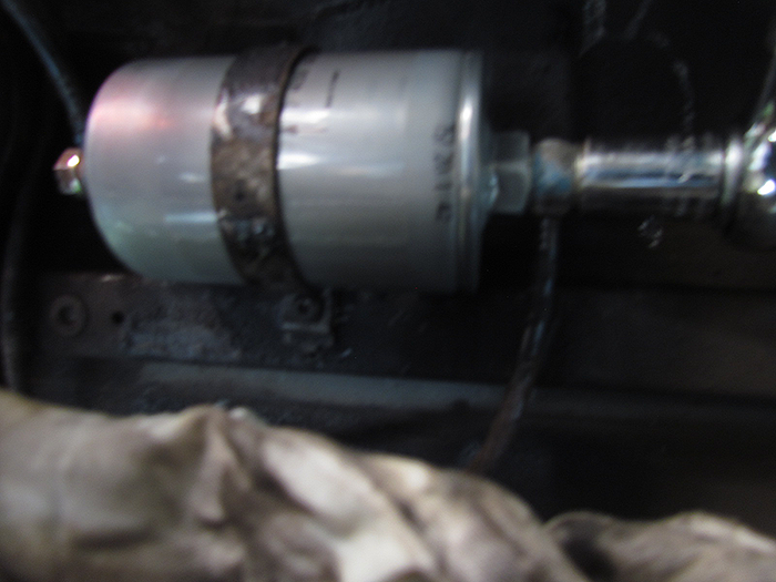 Fuel Filter Replacement on SAAB c900 Crawls Backward (When Alarmed)