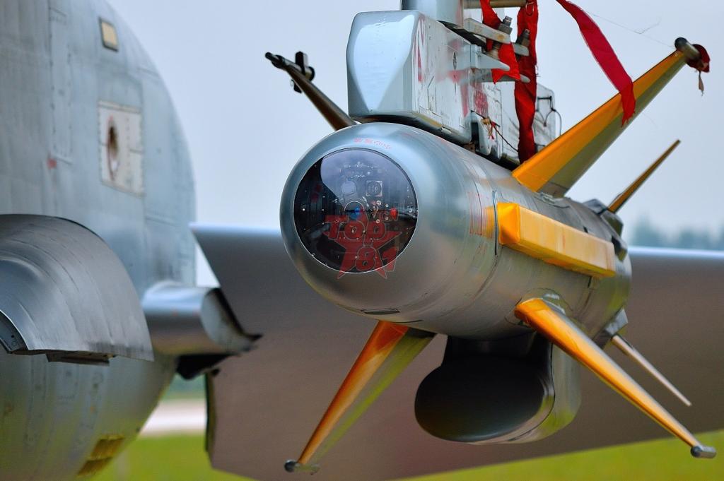 KongDi-88+(KD-88)+c-802AKD++air-launched+land-attack+cruise+missile+(LACM)+YJ-83+(C-802)+anti-ship+cruise+missile+(ASCM)+PAF+PLAAF+EXPORT+JF17+J-11.jpg