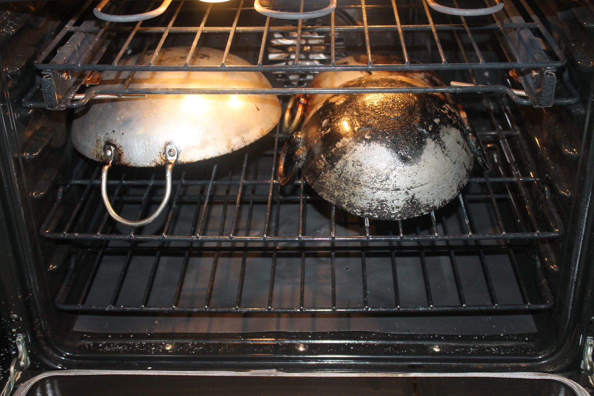 VineelaSiva How to Clean Messy Greasy Pans