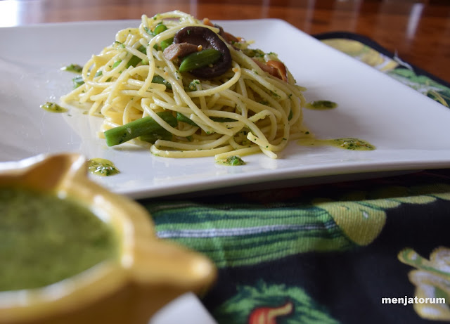 ESPAGUETIS AL PESTO DE QUESO MAHON-MENORCA